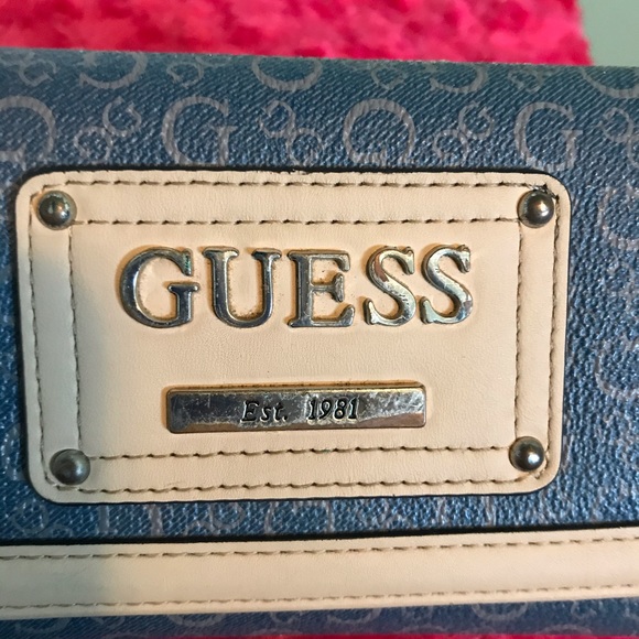 Guess Wallet - Picture 2 of 4
